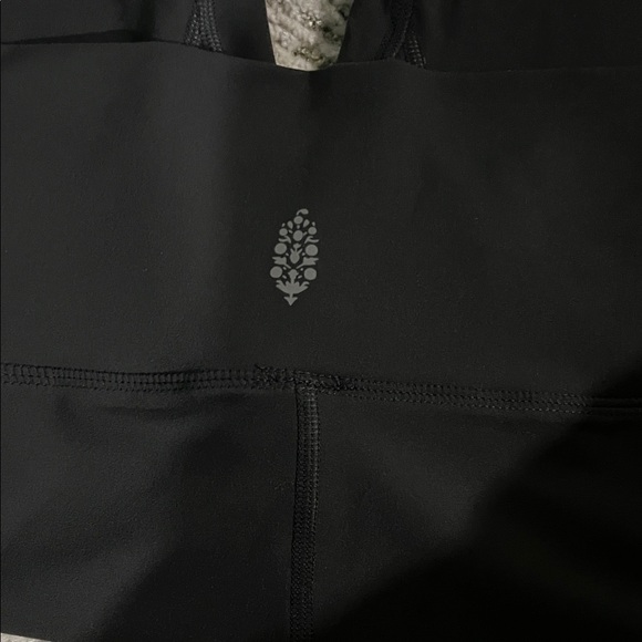 Free People Movement Never Better 7/8 Length Leggings in Dark Shadow NWOT - Picture 5 of 9